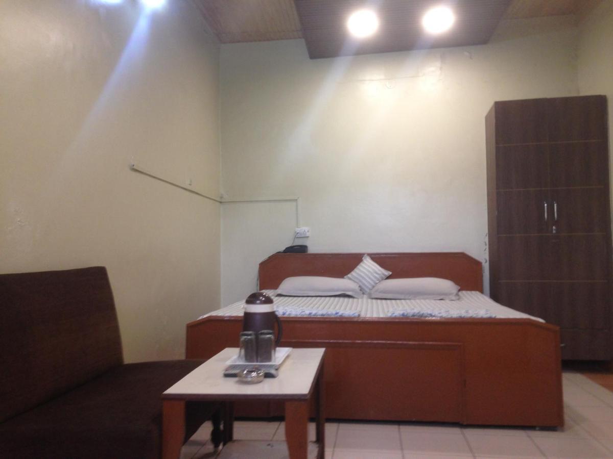 Hotel Palace Amritsar Exterior photo