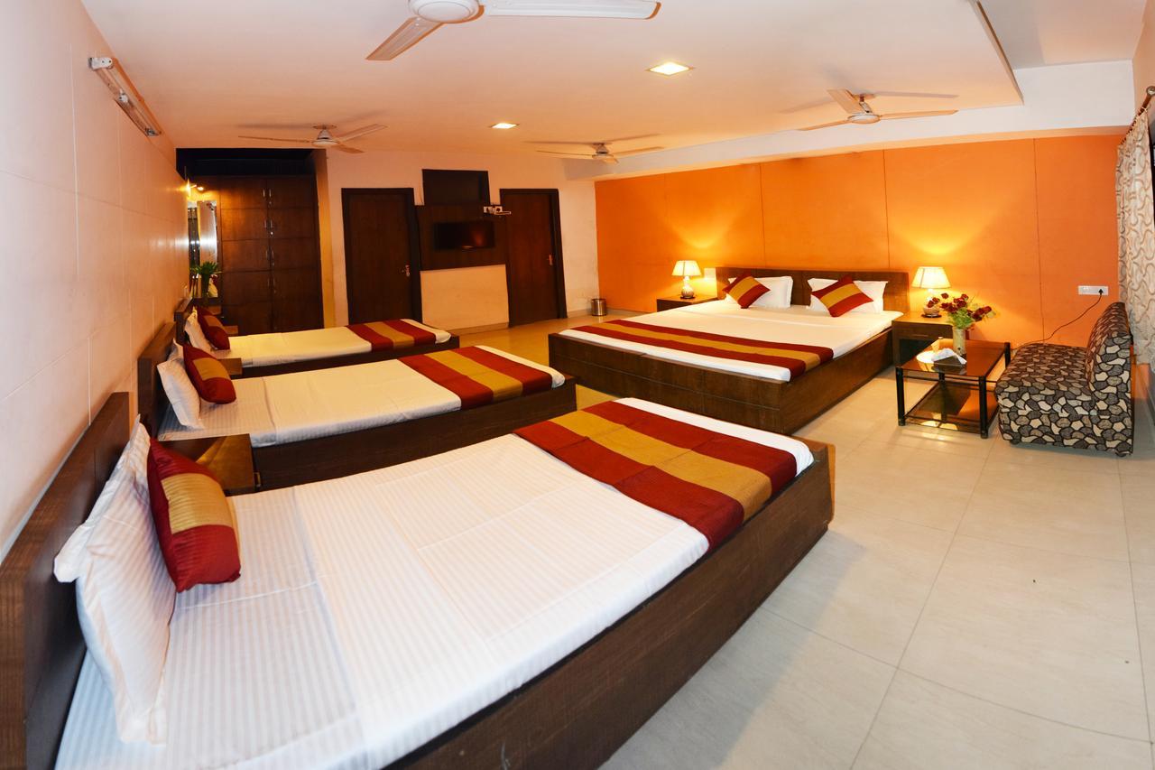 Hotel Palace Amritsar Exterior photo