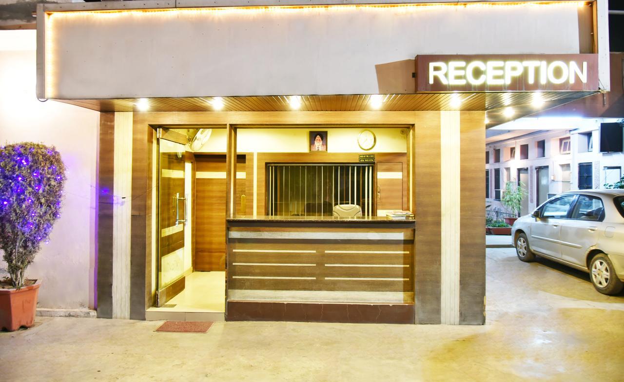 Hotel Palace Amritsar Exterior photo